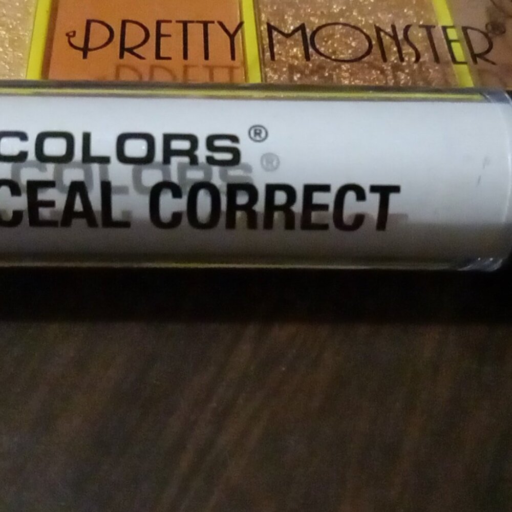 New-L.A. Colors Highligher Conceal/Correct Concealer/Corrector: 0.13oz. 3.8 gm